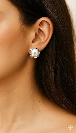 Brinco Prateado Quadrado com Perola Aço Inoxidável