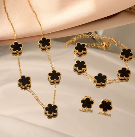 Conjunto 3 Peças Corrente Brinco Pulseira Trevo de Quatro Folhas Aço Inoxidável Dourado Preto