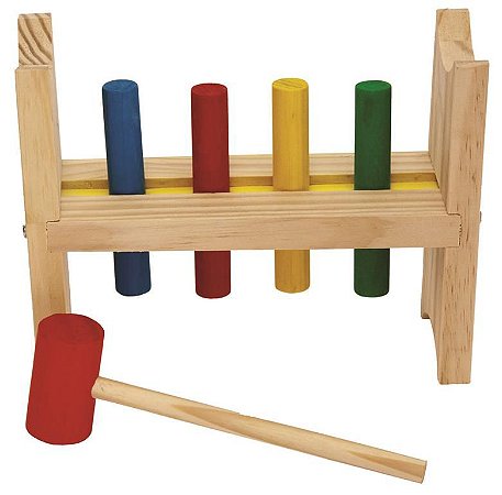 Brinquedo Educativo Bate Pinos Base Com 4 Pinos Coloridos + Martelo