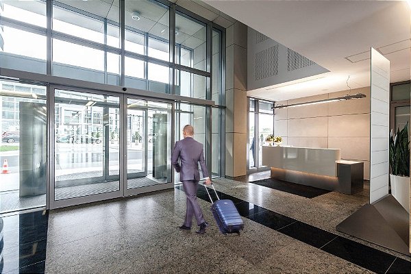 Porta Automática de Vidro com Sensor de Presença