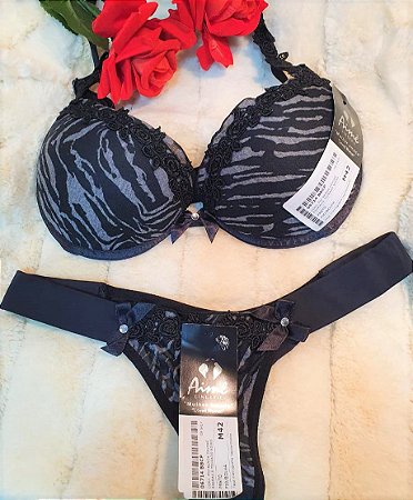 Conjunto estampa animale em malha  com detalhes em guipir