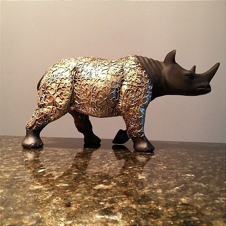 Rinoceronte Egípcio Dourado