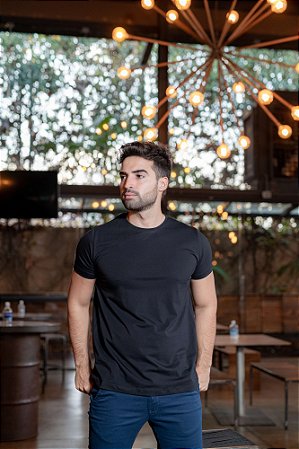 Camiseta básica gola redonda