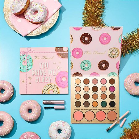 queima de estoque You Drive Me Glazy Gift Set Limited Edition Donut-Inspired Makeup Set PALETA + MINI RÍMEL + DELINEADOR REGULAR BLACK
