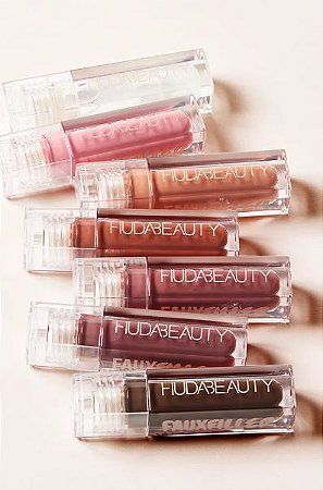 Honey - light peachy nude Huda Beauty Faux Filler Shiny Non-Sticky Lip Gloss