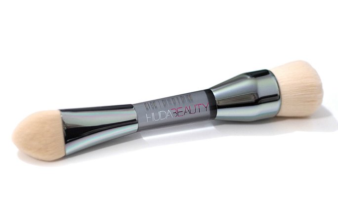 HUDA BEAUTY Build and Buff Double Ended Foundation Brush pincel