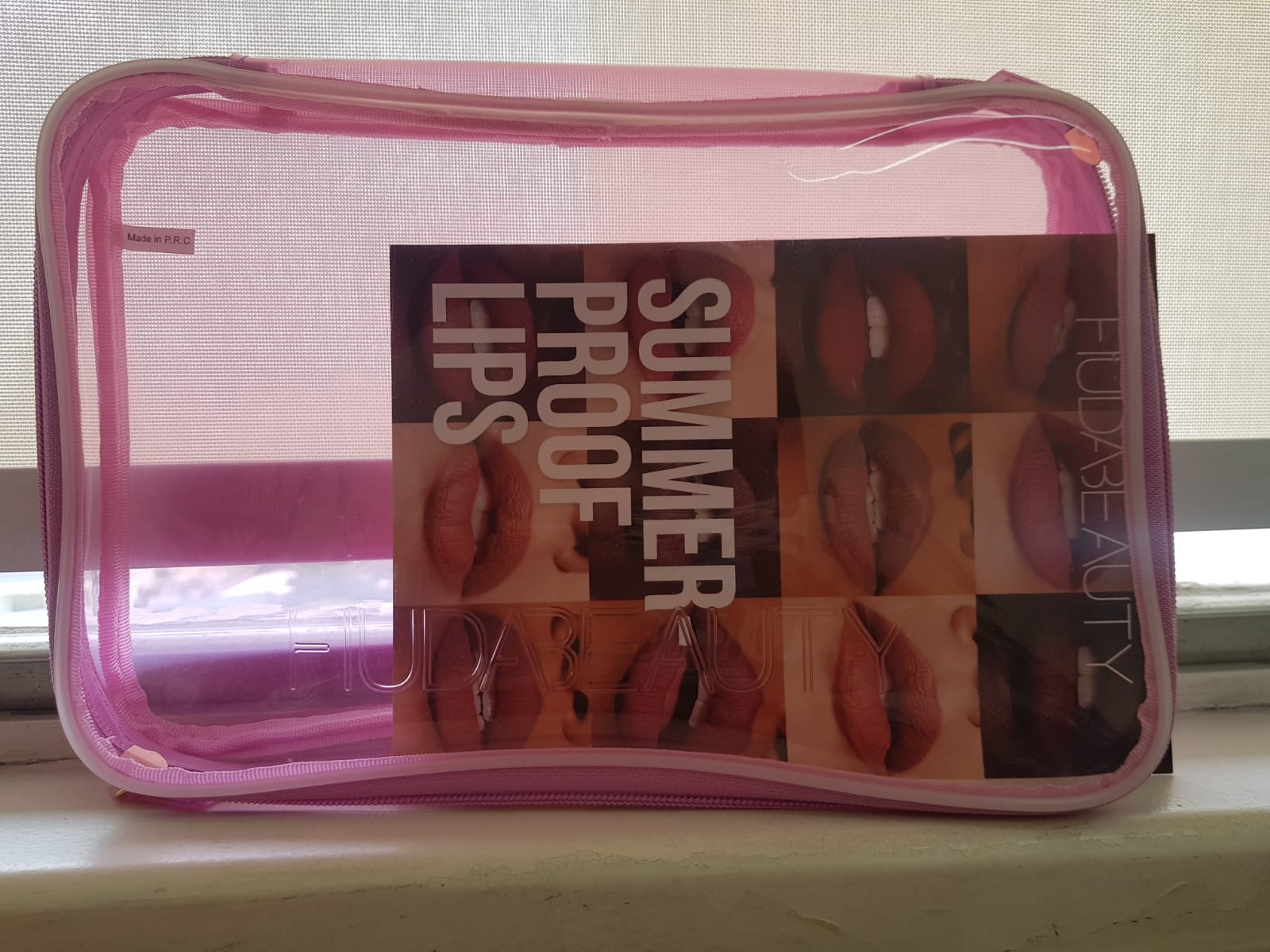Huda Beauty light pink bag (27cm x 18cm x 4cm)