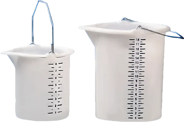 BALDE DE PLASTICO REFORCADO GRADUADO 8L