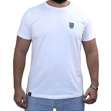 Camiseta Sacudido's - Logo Especial - Marfim e Verde Militar