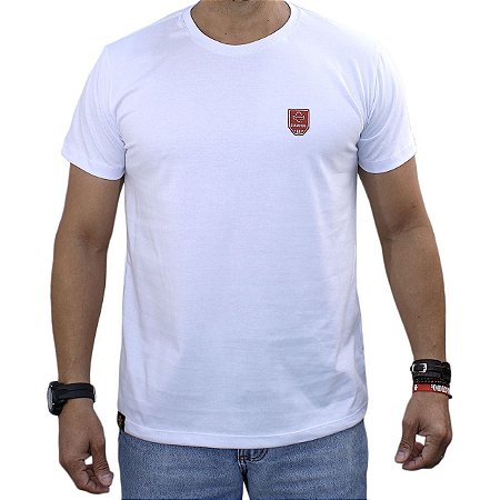 Camiseta Sacudido's - Logo Especial - Branco e Rubro