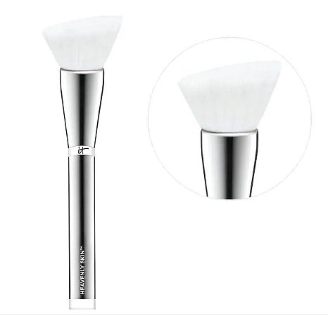 It Cosmetics Heavenly Skin Skin-Smoothing Complexion Brush #704
