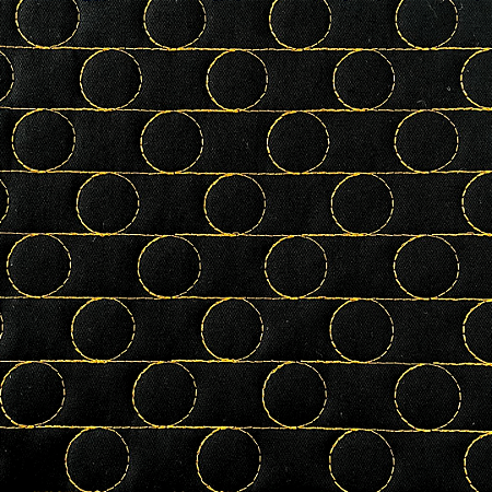 TECIDO MATELASSADO SARJA PRETA CIRCULOS - PREÇO DE 0,50 X 1,50