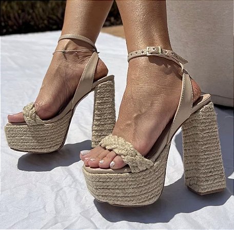 Sandália Salto Bloco Alto em Sisal Meia Pata e Tiras Cruzadas