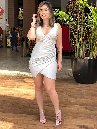 vestido branco curto tubinho