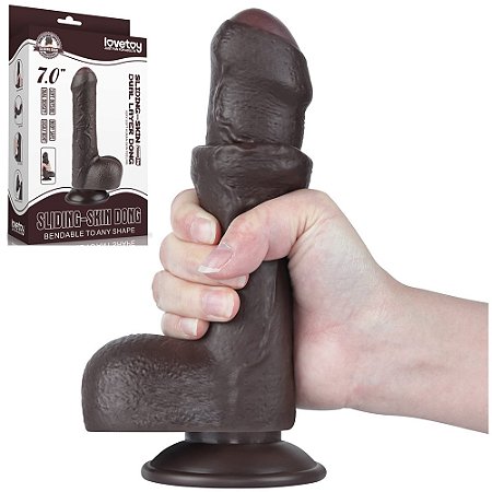 LOVETOY SLIDING SKIN 7.0'' - PRÓTESE REALÍSTICA BELISCÁVEL COM GLANDE DEFINIDA, VÉRTEBRA, VEIAS SUAVES, ESCROTO E VENTOSA - 18,3 X 3,5 CM - COR CHOCOLATE