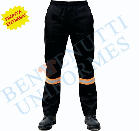 Calça brim preta com faixa refletiva laranja