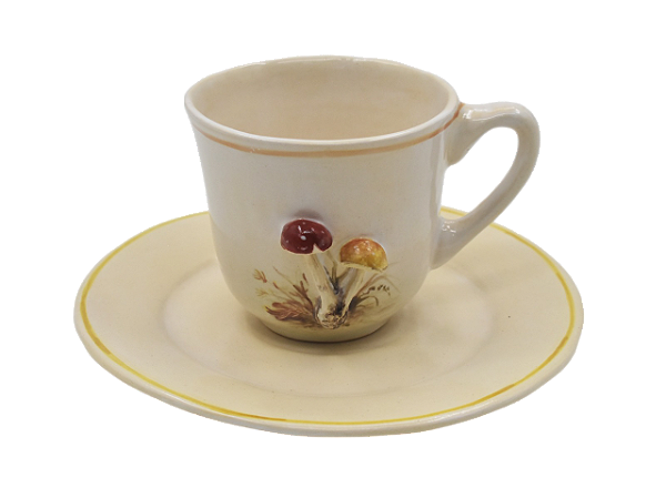 Xícara chá com aplicação cogumelos