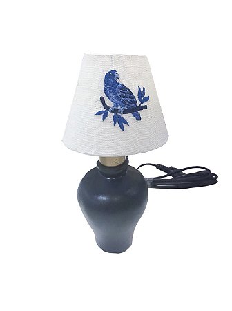 Mini abajur azul com cúpula de linho bordado pássaro