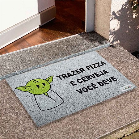 Capacho Frase -  Trazer Pizza E Cerveja Você Deve Yoda Fundo Cinza