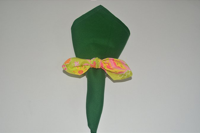 Porta Guardanapo de tecido verdinho com flores coloridas