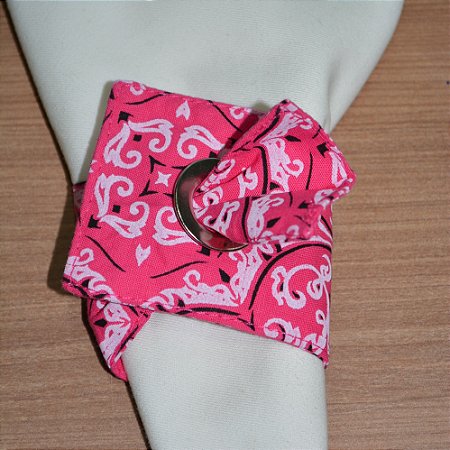 Porta guardanapo de tecido bandana rosa detalhes preto