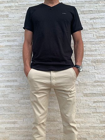 Algodão Egípcio - Gola V - Preta