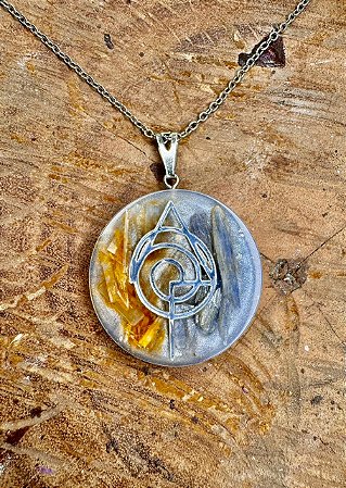 Pingente Redondo Grande (3.9 cm diâmetro) para Limpeza Energética com a vibração da Reprogramação Quântica Celular (RQC) Nível 2, Colar Prateado