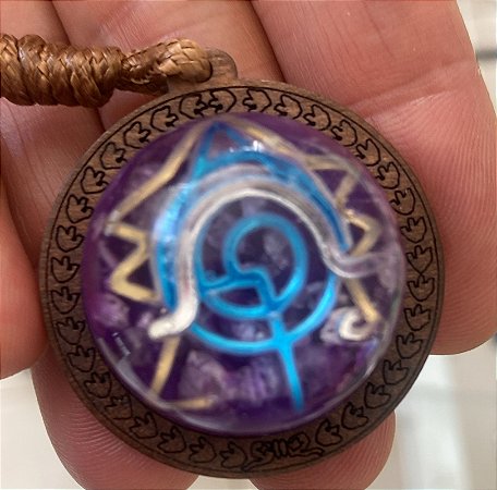 Pingente Alegria Cósmica Madeira