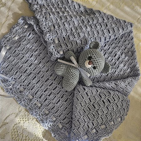 Manta de crochê para bebê com amigurumi