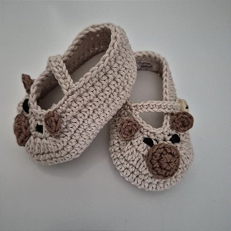 Sapatinho de crochê abraçadinhos Capivara