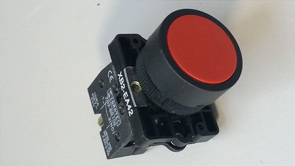 Botão de comando vermelho com bloco contato