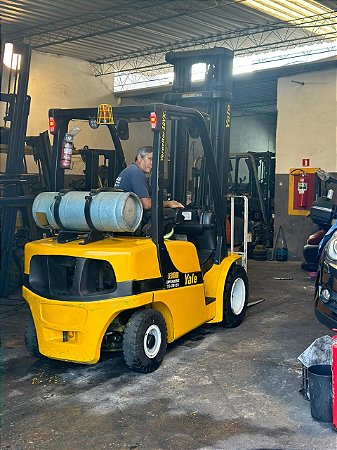 EMPILHADEIRA YALE 70VX