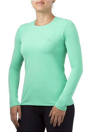 camisa feminina com protetor solar