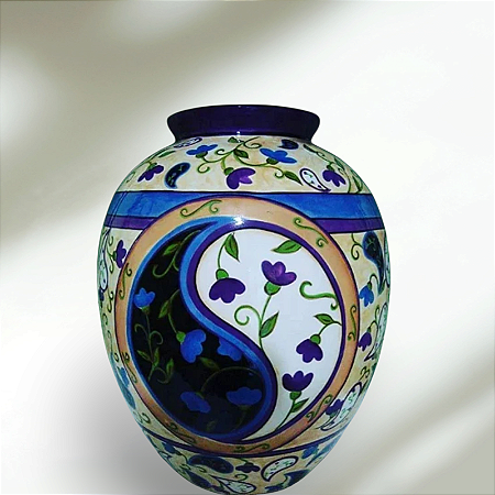 Vaso de cerâmica pintado a mão