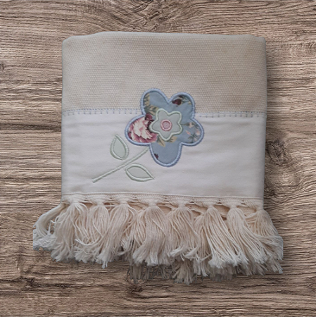 Tapete de tear com aplicação de tecido