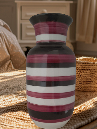 Vaso de porcelana com listras