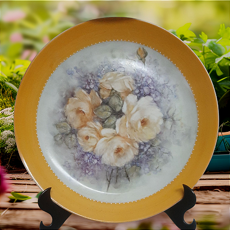 Prato de porcelana pintado a mão com rosas
