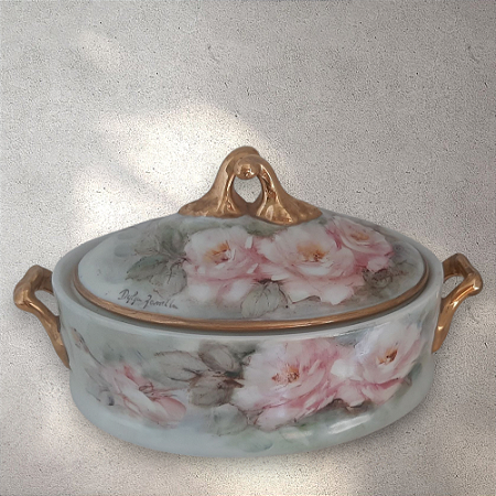 Caixa de porcelana com rosas