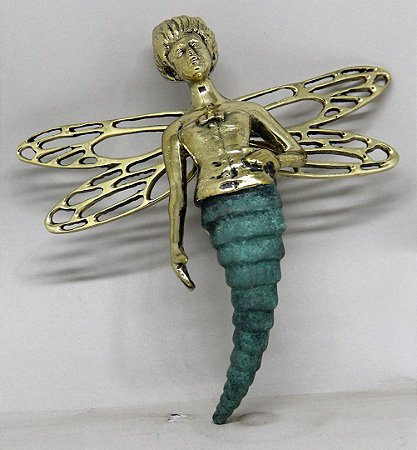 ESCULTURA EM BRONZE LIBÉLULA COM  PÁTINA VERDE  - SÉRIE  DRAGONFLY