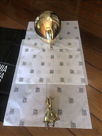ESCULTURA BRINCADEIRA GOLD EM BRONZE AMARELO