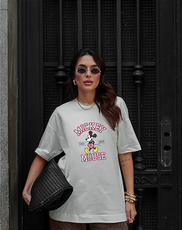 T-SHIRT OVERSIZED ESTAMPA LOCALIZADA MICKEY MOUSE