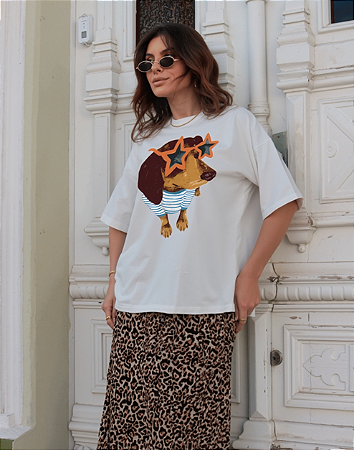T-SHIRT OVERSIZED ESTAMPA LOCALIZADA DOG SALSICHA