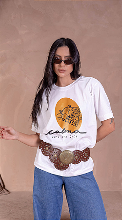 T-SHIRT OVERSIZED ESTAMPA LOCALIZADA CALMA COMO UMA ONÇA