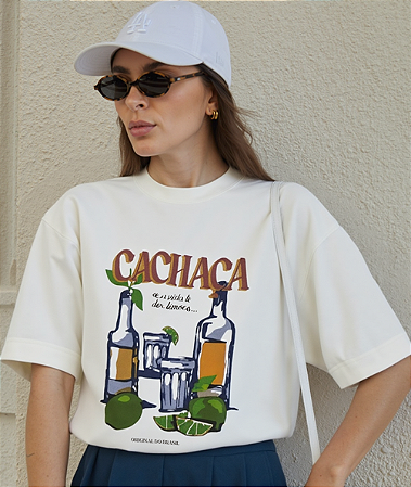 T-SHIRT OVERSIZED ESTAMPA LOCALIZADA CACHAÇA