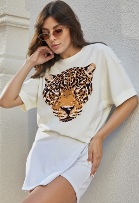 T-SHIRT OVERSIZED ESTAMPA LOCALIZADA ONÇA
