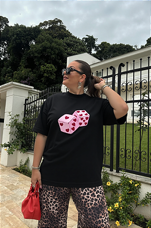 T-SHIRT OVERSIZED ESTAMPA LOCALIZADA DADOS