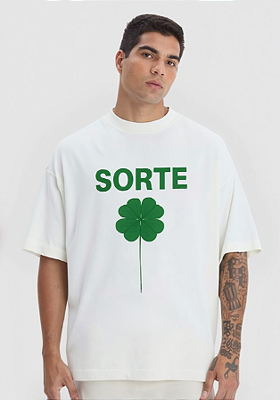 T-SHIRT OVERSIZED ESTAMPA LOCALIZADA SORTE