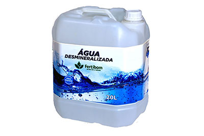 AGUA DE BATERIAS E RADIADORES DESMINERALIZADA FERTIBOM - 20LT