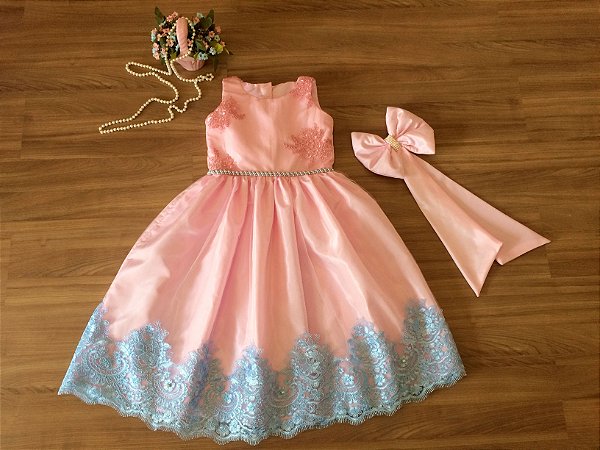 vestido azul com rosa