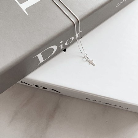 Colar pingente cruz 40cm